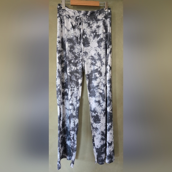 Black and White Tie-Dye Lounge Pants, Size L - Picture 2 of 10